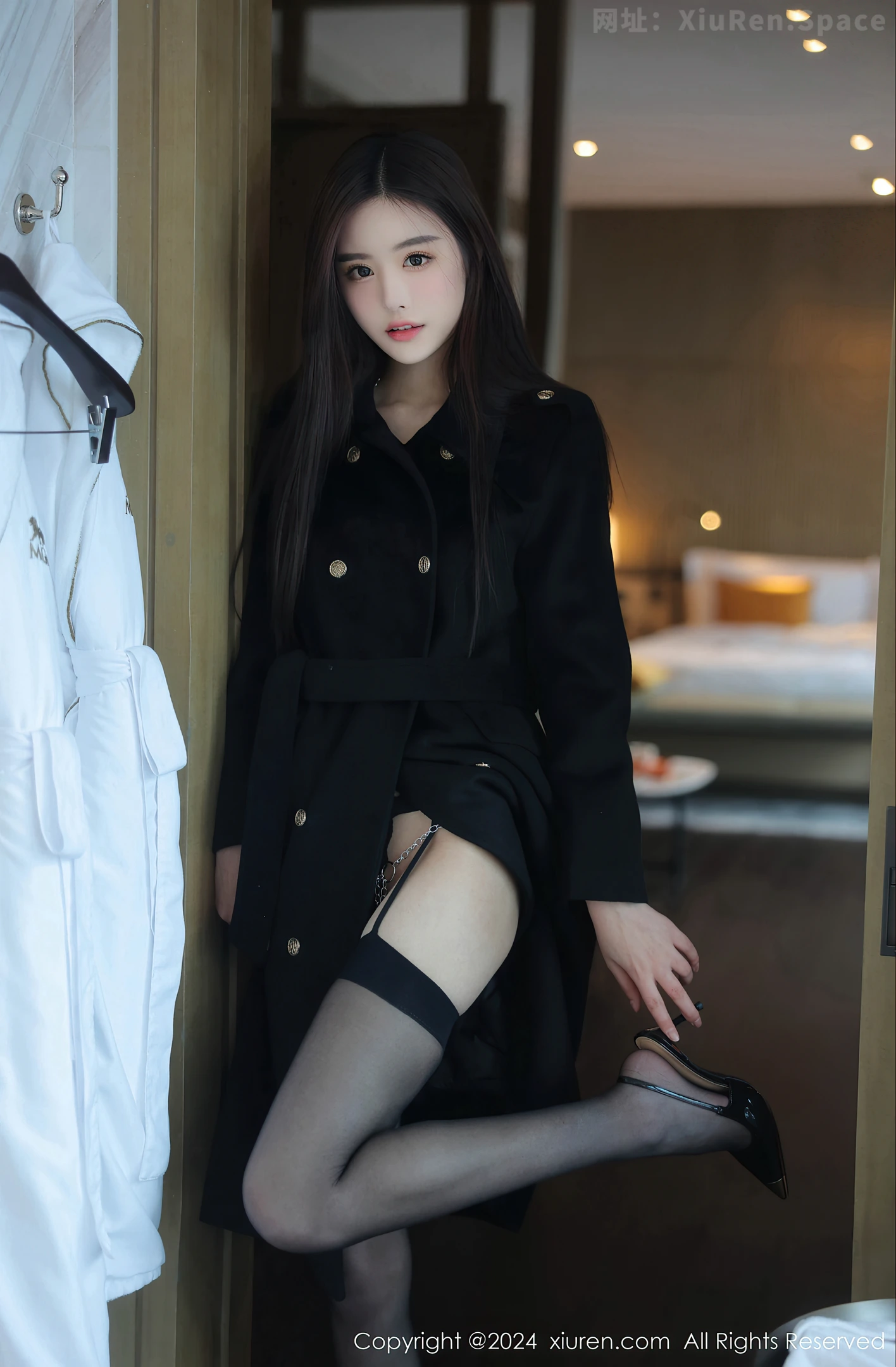 图片[5]-[XiuRen秀人网]VOL.8152 模特晚苏susu脱黑色外衣露性感链式情趣内衣秀惹火身材诱惑写真76P-秀人网官方网站